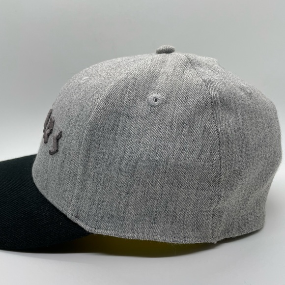 Caesars Palace fitted hat - Picture 2 of 4